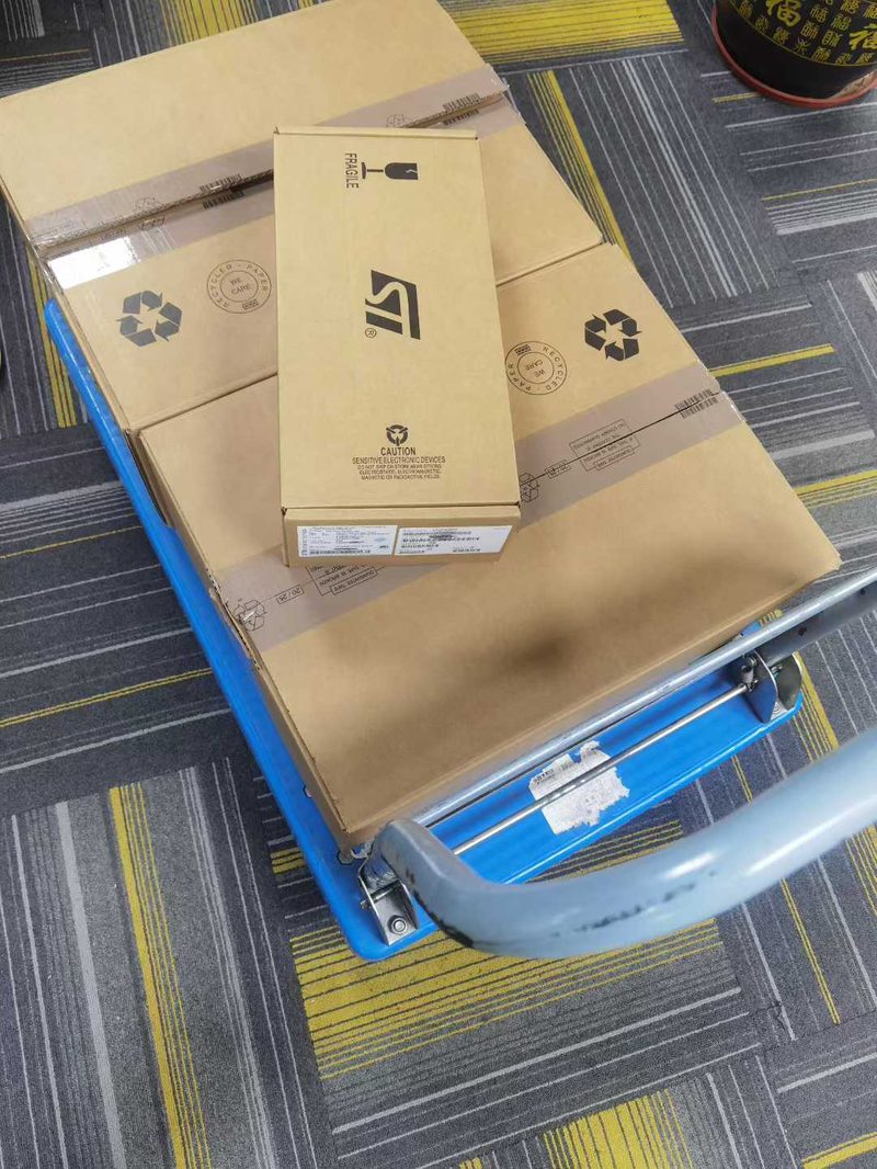 华芯购深圳仓储实拍：电子元器件整箱库存